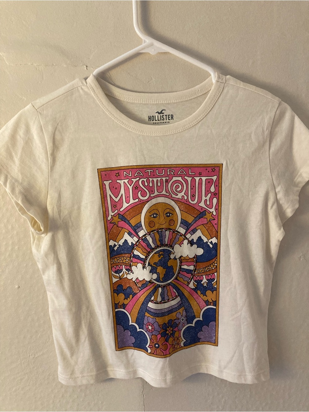 Hollister Cream Graphic Tee with Pink, Purple & Blue Print